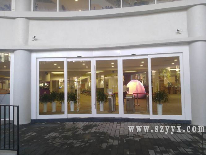 白色边框玻璃麻豆爱爱视频