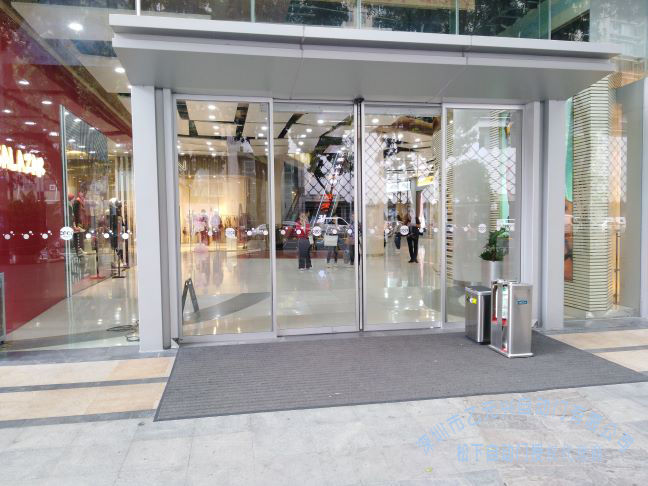 超市玻璃自动麻豆蜜桃69无码专区在线